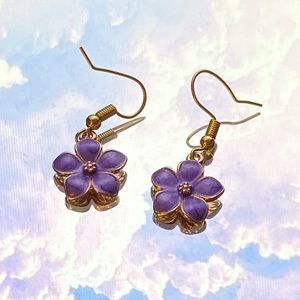 HANDMADE purple floral earrings💜